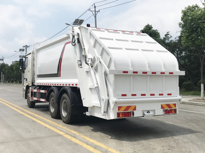 福田歐曼壓縮式垃圾車(chē)