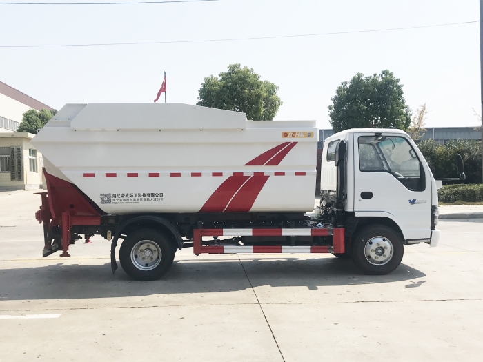 五十鈴后掛桶式垃圾車(chē)