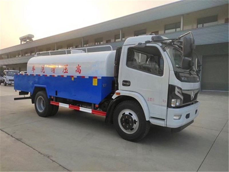 國(guó)六東風(fēng)8方清洗車