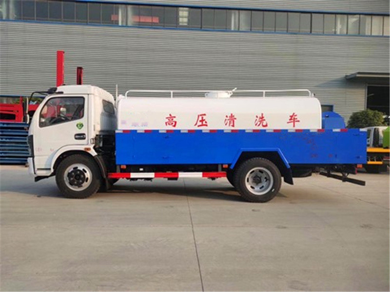 國(guó)六東風(fēng)8方清洗車